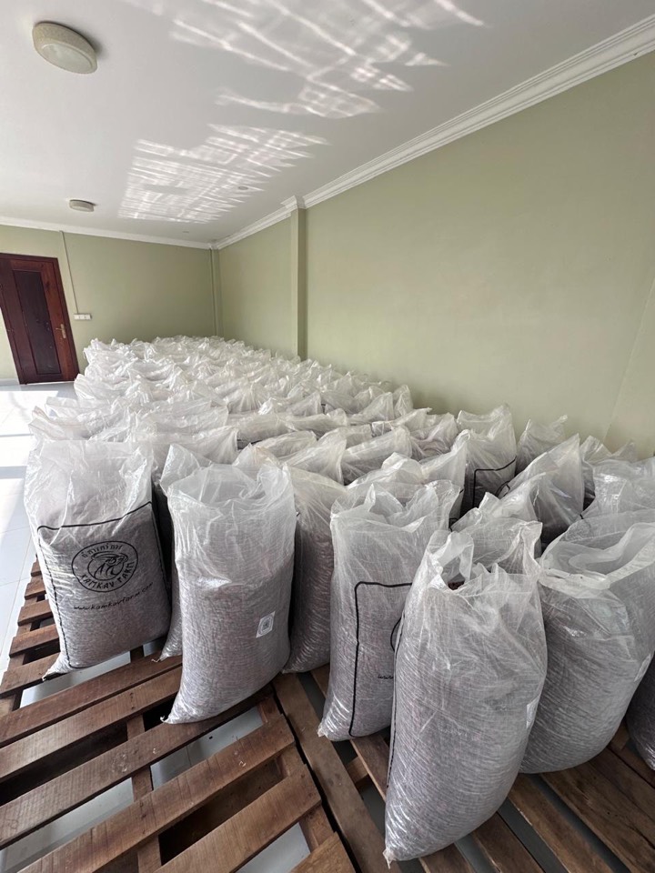 Packed 30 kg Kamkav export bags on pallets